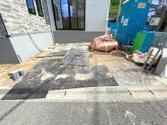 駐車スペースはゆとりある2台分を確保。マイカー用に、お客さま用に、余裕を持ってご利用いただけます^^