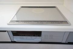 お手入れのしやすいIHクッキングヒーターです。 3口コンロなので、効率よくお料理が楽しめます。毎日のお料理も楽しくなりますね＾＾