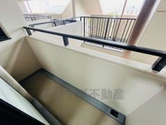 3カ所にバルコニーがあり、陽当たり風通し良好です。