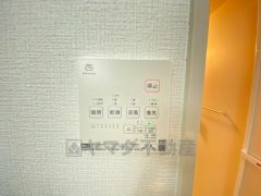 浴室暖房乾燥機には、暖房、乾燥、涼風、換気の4つの機能が付いています。タイマー付きです。