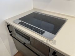 お手入れのしやすいIHクッキングヒーターです。3口コンロなので、効率よくお料理が楽しめます。毎日のお料理も楽しくなりますね＾＾ 