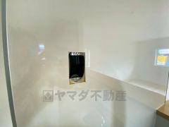 キッチン横からお湯張り、追い炊き、足し湯がボタン一つで楽々操作できる給湯機リモコンです＾＾忙しい夕飯の準備の時間帯に重宝しますね。