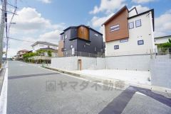 前面道路は6.2ｍ～8ｍと広く、駐車がスムーズにできます＾＾