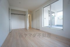 2面採光を確保した明るい室内は、風通しも良く、大変居心地の良い空間となっております。爽やかな風を感じて起きる朝は、快適生活の始まりに。