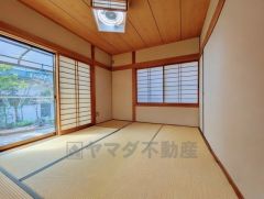 リビングからの続き間として和室をご用意しました。普段はリビングとつなげて開放的なスペースとして。来客時には客間としてお使いいただけます。