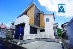 須恵駅まで自転車で約9分。 スーパー・コンビニ・ドラックストアまで徒歩10分圏内とお買い物が便利＾＾ 南向きで日当り良好です＾＾