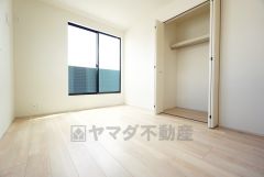 同仕様写真。住む人のこだわりを活かす洋室＾＾日当たりがよく、寝室としての利用もおすすめ。