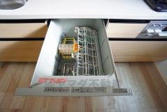 家事の時間が短縮できる食器洗浄乾燥機付。後片付けもラクラクです。