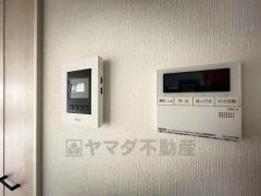 防犯性もばっちり、TVモニター付きインターフォン完備。大きなモニターで玄関先を確認できます。録画機能が付いているので不在時の訪問者も確認できて安心です^^