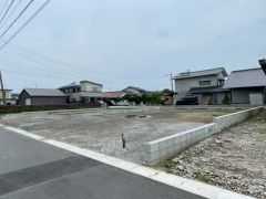 駐車スペースはゆとりある4台分を確保。マイカー用に、お客さま用に、余裕を持ってご利用いただけます^^