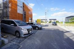 前面道路は公道東側6ｍ。