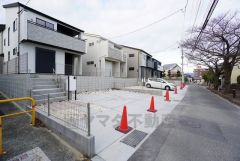 前面道路は、公道南東側約7ｍ。幅広く車の離合もスムーズです＾＾