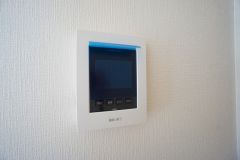 防犯性、セキュリティ対策に安心できるテレビモニター付きインターフォンです。セールスマン対策にもなり安心できます。