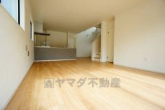 家族が集まる開放的なリビング。約21.2帖の大空間で毎日のお食事が楽しみです＾＾思い思いの時間を過ごしたり、家族みんなで食事をしたり、素敵な団らんの場になりますね。