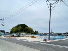 カースペースは並列4台＾＾ご夫婦で1台ずつとご友人や急な来客があっても安心です＾＾