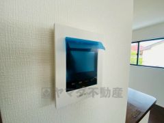 防犯性、セキュリティ対策に安心できるテレビモニター付きインターフォンです。セールスマン対策にもなり安心できます。