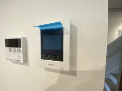 防犯性、セキュリティ対策に安心できるテレビモニター付きインターフォンです。セールスマン対策にもなり安心できます。