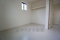オープンクローゼットは、扉の開閉動作がないので荷物の出し入れがスムーズになります。衣類を綺麗にまとめておしゃれにまとめれば、お部屋のアクセントにもなります＾＾