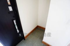 シューズクロークにはベビーカーを畳まず置けたり、外遊びグッズを置いたりと重宝しそうですね＾＾