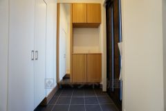 同仕様写真。たっぷり収納できるシューズボックスです。家族全員の靴がきれいに整頓できます。棚の上にお花や写真を飾っても良いですね。