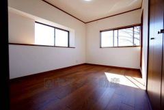 2面採光を確保した明るい室内は、風通しも良く、大変居心地の良い空間となっております。爽やかな風を感じて起きる朝は、快適生活の始まりに。