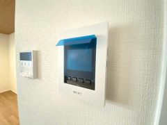 防犯性、セキュリティー対策に安心できるテレビモニター付きインターフォンです。セールスマン対策にもなり安心できます。