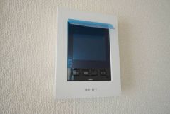 防犯性、セキュリティ対策に安心できるテレビモニター付きインターフォンです。セールスマン対策にもなり安心できます。
