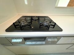 3口コンロなので、効率よく調理ができます。毎日のお料理が楽しくなりますね。