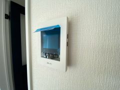 防犯性、セキュリティ対策に安心できるテレビモニター付きインターフォンです。セールスマン対策にもなり安心できます。