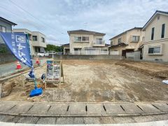 カースペースは停めやすい並列駐車3台付き。 ご夫婦で1台ずつと急な来客があっても安心です＾＾ 西鉄JR2沿線利用。