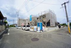 前面道路は西側約4.6ｍ、南側約6.7ｍ。 交通量が少なく小さなお子様がいるご家庭でも安心です＾＾