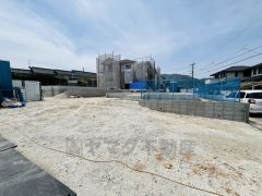カースペースは4台確保＾＾ご夫婦で1台ずつとご友人の方や来客時に困りません＾＾西鉄バス「潤野橋」停まで徒歩6分＾＾
