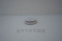 火災発生をいち早く知らせてくれる火災報知器は標準装備です。