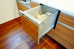 家事の時間が短縮できる食器洗浄乾燥機付。後片付けもラクラクです。