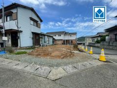 現地（2026年4月）撮影。角地。久原小学校まで徒歩約17分（約1200ｍ）トリアス久山まで車で約10分（約3.4ｋｍ）