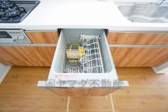 家事の時間が短縮できる食器洗浄乾燥機付。後片付けもラクラクです。