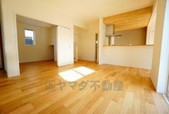 約19.5帖のリビングと隣接する4.5帖の洋室＾＾