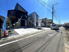 前面道路は北西側4.3ｍに面しています。