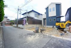 前面道路は交通量が少なく小さなお子様がいるご家庭も安心です＾＾