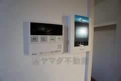 防犯性、セキュリティ対策に安心できるテレビモニター付きインターフォンです。セールスマン対策にもなり安心できます。
