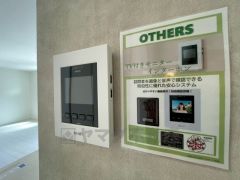 防犯性、セキュリティ対策に安心できるテレビモニター付きインターフォンです。セールスマン対策にもなり安心できます。