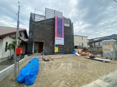 カースペース並列4台分を確保。 ご夫婦で1台ずつとご友人や、急な来客があっても安心です＾＾