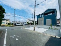 前面道路は6ｍ～と駐車がスムーズにできます＾＾ 水城ＩＣまで車で約5分と通勤やお出かけに便利。（1.6ｋｍ）
