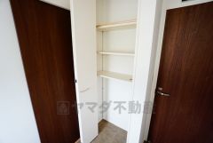 同仕様写真。リネン庫完備。タオルや洗剤など収納できます＾＾