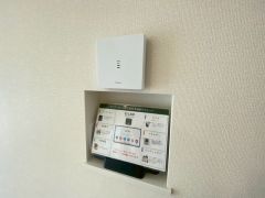 インターホン、家電操作、アイディクラブなどに繋がるタブレットをご用意しました。