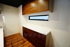 同仕様写真。カップボード付きで食器やキッチン用品の収納に便利＾＾