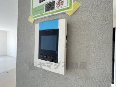 防犯性、セキュリティ対策に安心できるテレビモニター付きインターフォンです。セールスマン対策にもなり安心できます。