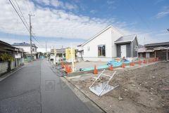 前面道路は西側約4.2ｍ。交通量が少なく小さなお子様がいるご家庭でも安心です＾＾