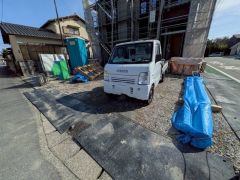 駐車スペースはゆとりある4台分を確保。マイカー用に、お客さま用に、余裕を持ってご利用いただけます。