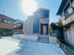 敷地面積63坪以上＾＾西鉄バス「清水谷」停まで徒歩3分。駐車4台分＾＾小中学校まで徒歩6分圏内＾＾全居室6坪以上＾＾大人でも安心な広々空間＾＾